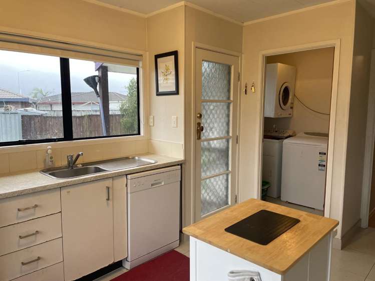 2/1 Barbados Dr Unsworth Heights_6