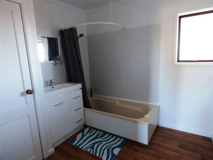 66 Lewin Street Balclutha_12