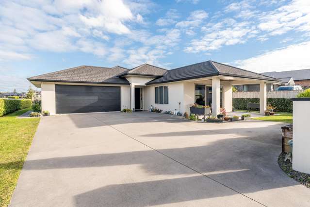 Modern Family Living in Prestigious Oak Ridge