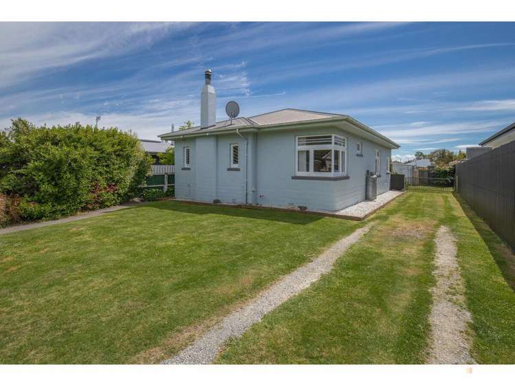 19 Raymond Street West End_23