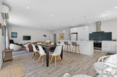 6A Holiday Crescent_2