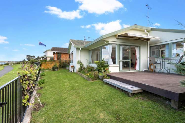 2/28 Carnoustie Drive Wattle Downs_13