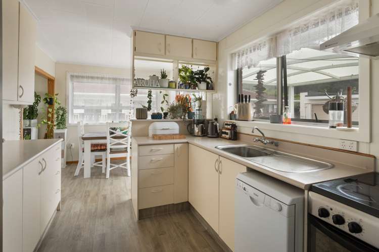 435 Fergusson Drive Thames_9