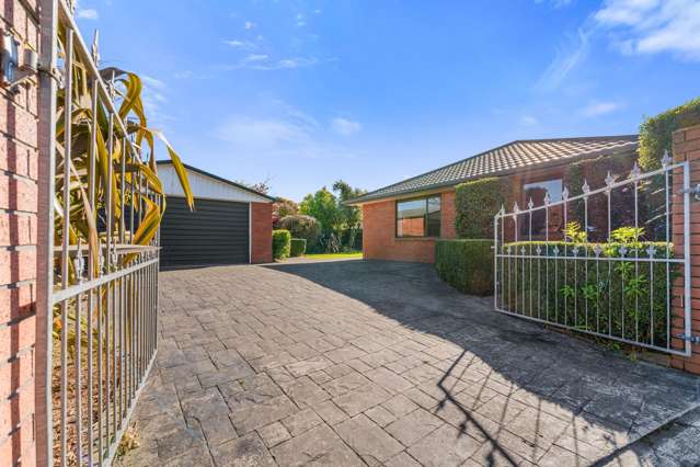 Private Family Living on a 943m² Section