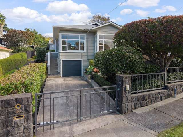 BEAUTIFUL BUNGALOW – SUNNY, ELEVATED & DGZ