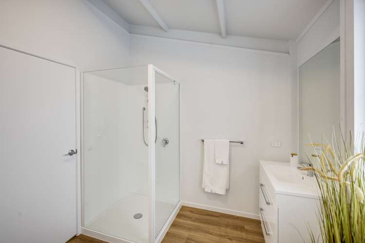 1012 Willowpark Road North Mayfair_11