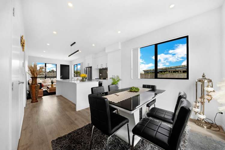 12/60 Kelman Road Kelston_11