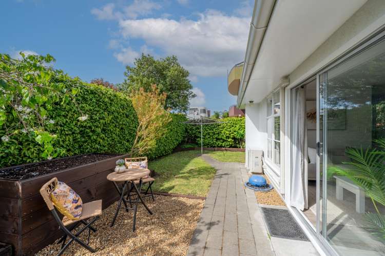 3/10A Meeanee Quay Westshore_1