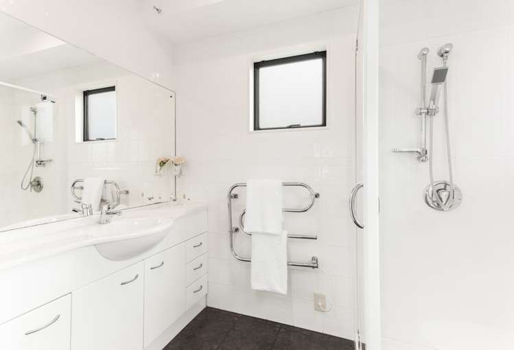 12a Godley Road Green Bay_10