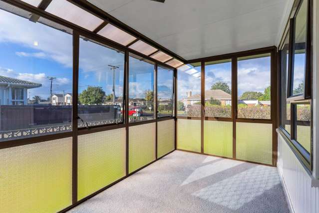 Oversized & Unique – The Hidden Gem of Papatoetoe!