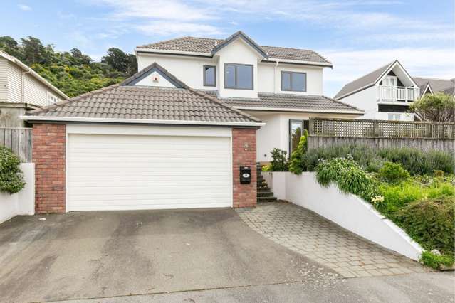 MODERNISED FAMILY HOME IN THE HEART OF SEATOUN