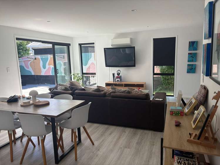 120 Seaview Road Westown_1