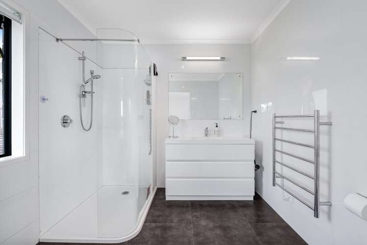 7 Moffat Road Red Beach_12