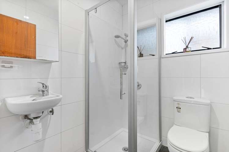 1/2 Cheval Drive Totara Vale_4