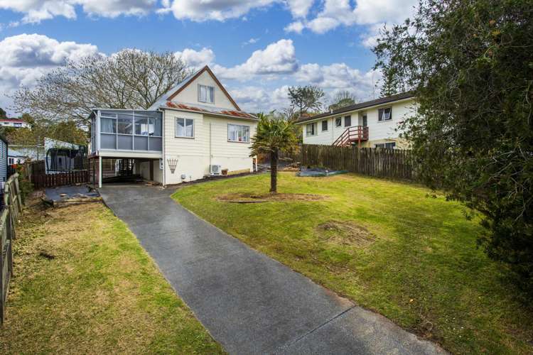 8 Athena Drive Totara Vale_1