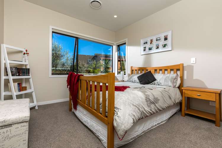 6 Traffic Road Greenhithe_15