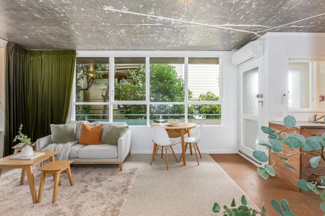 FUNKY NEWTOWN LIVING - STYLE & LOCATION