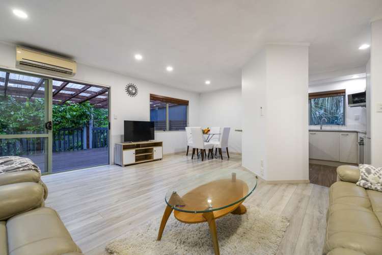 2/8 Tallington Crescent Torbay_23