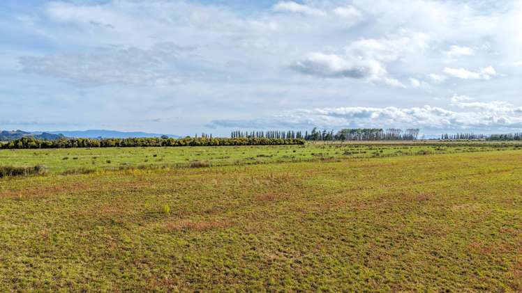 33 and 92 Back Miranda Road Waitakaruru_4