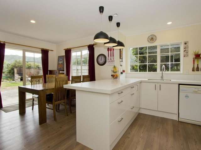 33 Grimsby Grove Wainuiomata_2