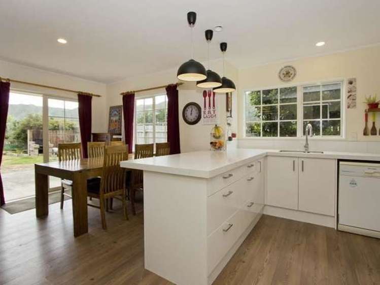 33 Grimsby Grove Wainuiomata_2