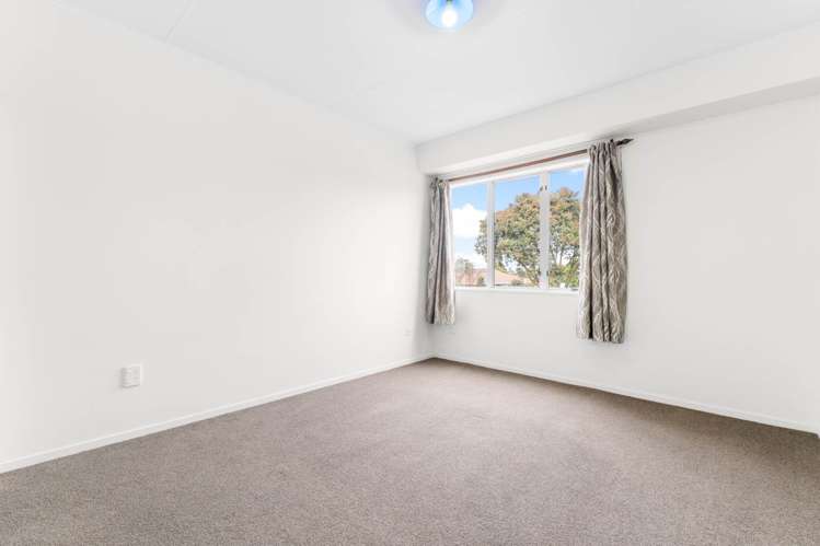 1/15 Lambrown Drive Totara Vale_5