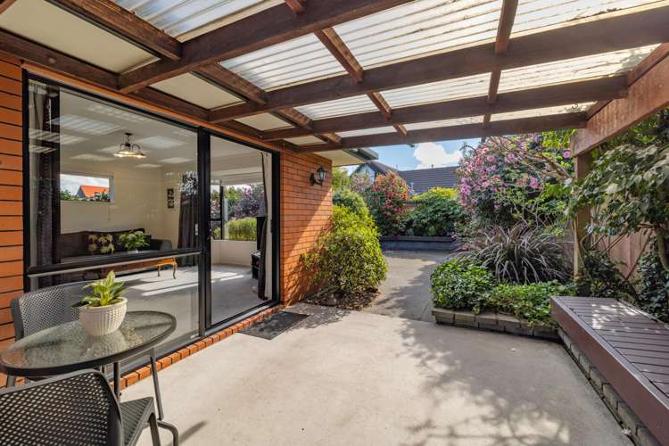 2/6 Goodall Place Redwood_7