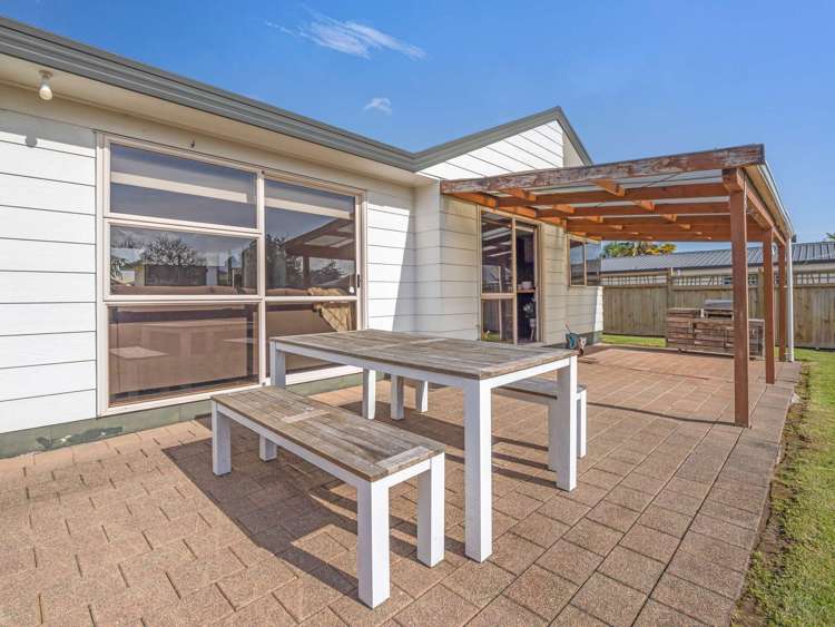 88 Dixon Road Glenview_26