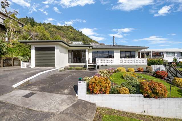 Easy Living, Water Views, Walk to Town