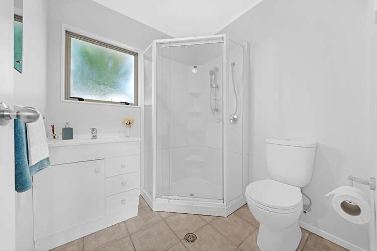 2/105 Carnoustie Drive Wattle Downs_15