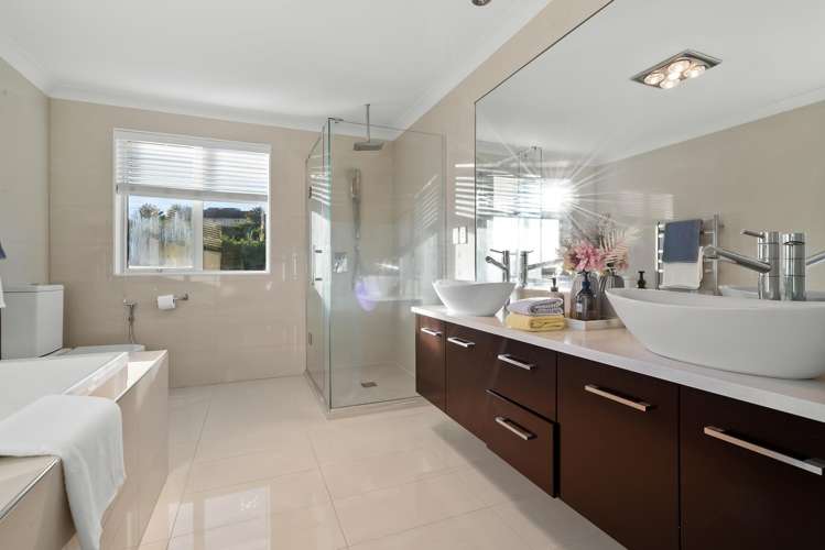 16 Michael Bosher Way Flat Bush_13