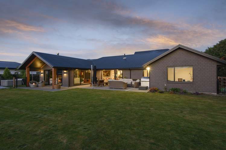 17 Carnaveron Drive Lincoln_16