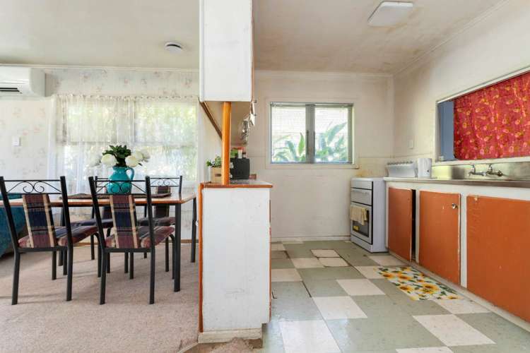 26 Crown Crescent Otara_10