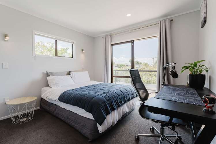 7 John Dee Crescent Red Beach_10