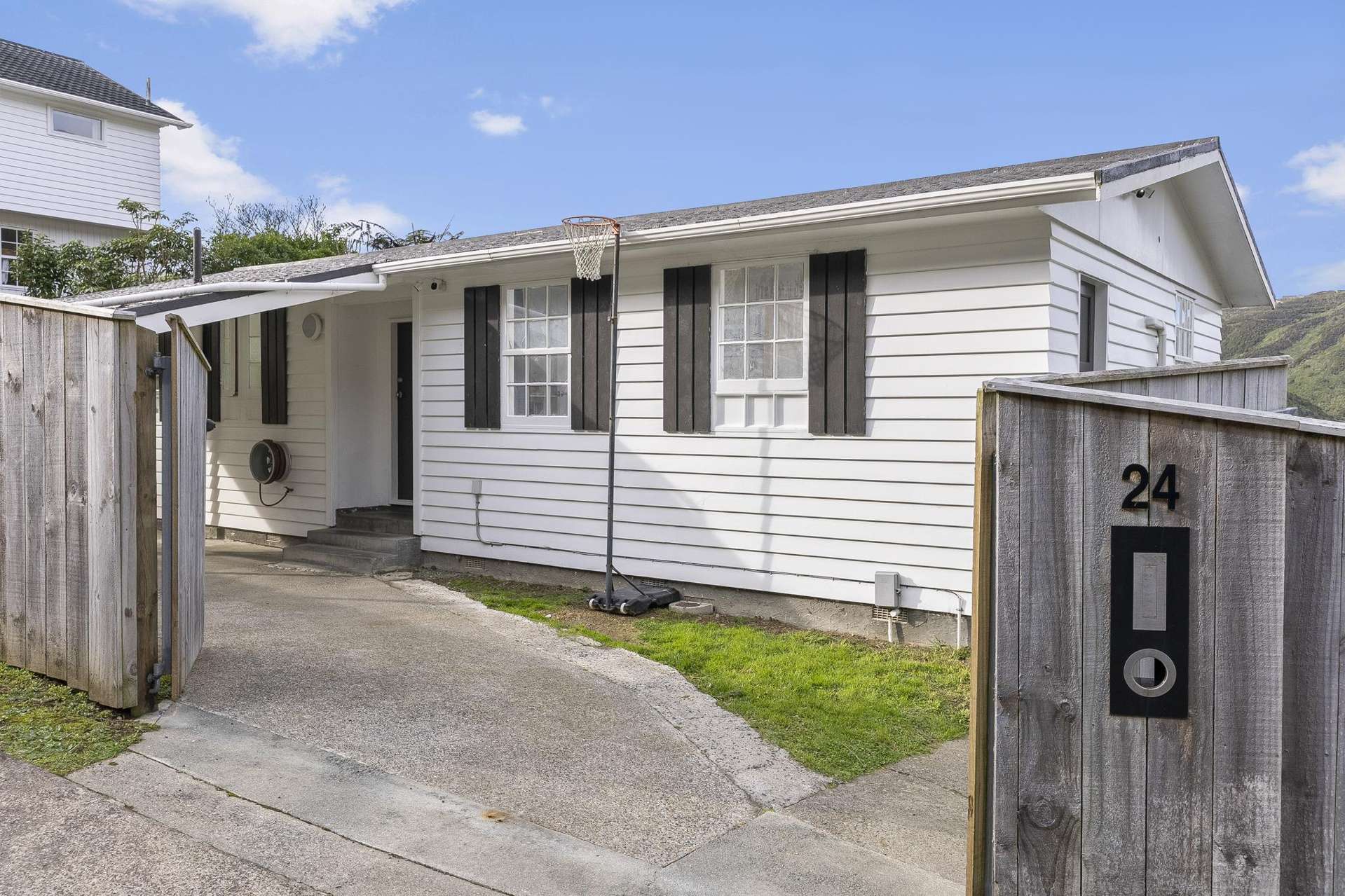24 Thurleigh Grove Karori_0