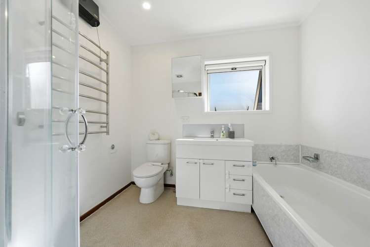 6 Fratley Avenue Farm Cove_12