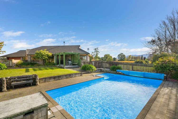 22 Fairbourne Drive Fairhall_10