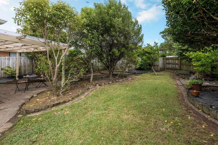 2/2 Channing Crescent Botany Downs_14