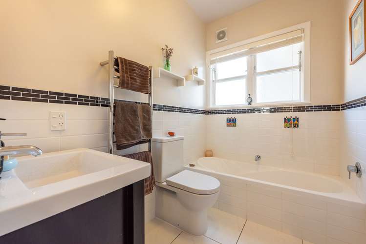 53 Sidlaw Street Strathmore Park_16