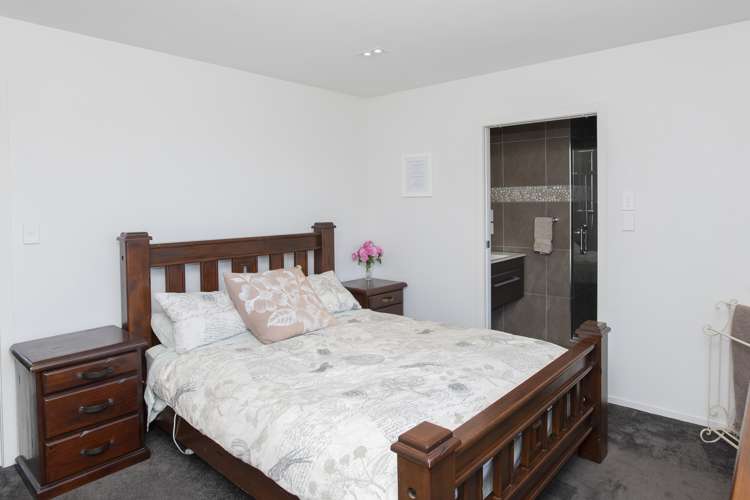 15 Silverstone Place Lytton West_13