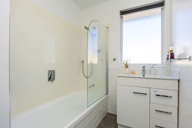 4A Dosina Place Flat Bush_17
