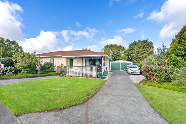 Marian Heights Townhouse with a double garage!