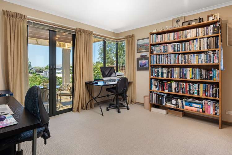 10 Ridgetop Rise Fairhall_21