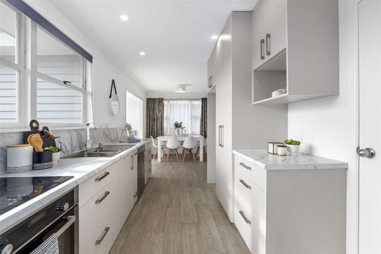 28 Woodford Avenue Brookfield_14