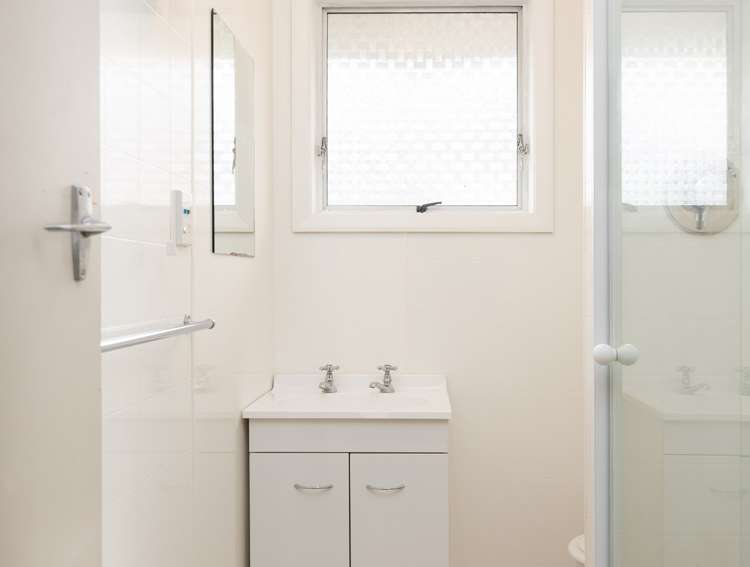 2/12 Newbourne Crescent Redwoodtown_6