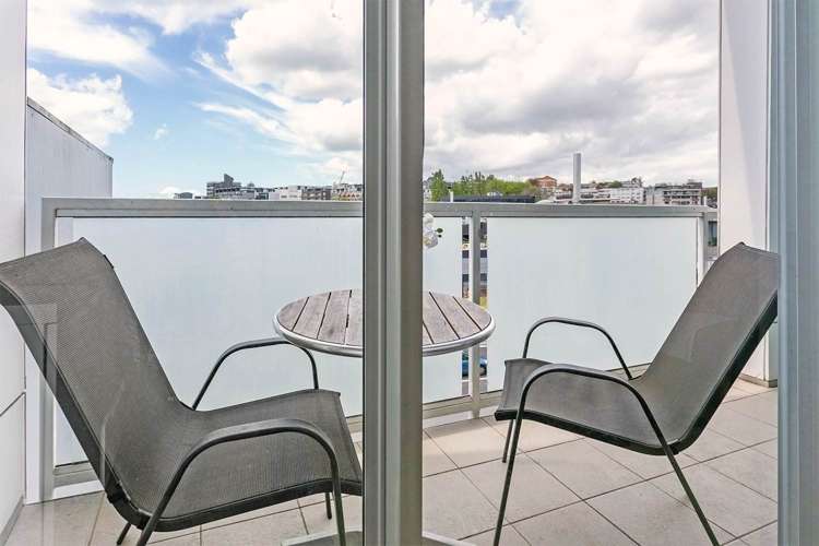 304/155 Beach Road Auckland Central_11