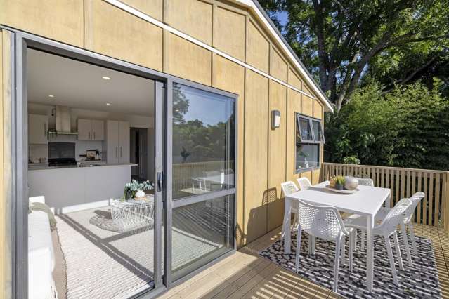 Freehold, views + double glazing