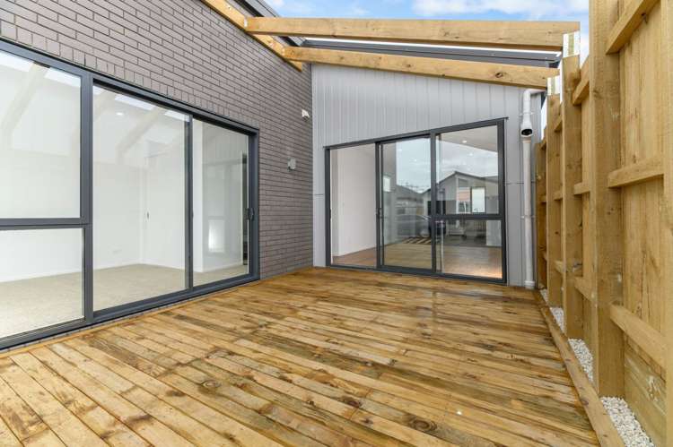 14 Taiororua Avenue Massey_18