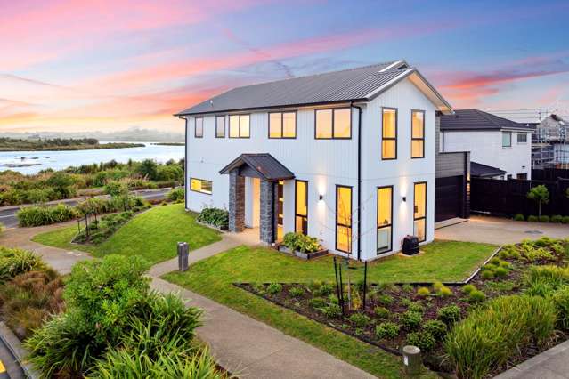 WATERFRONT CORNER SITE BEAUTY