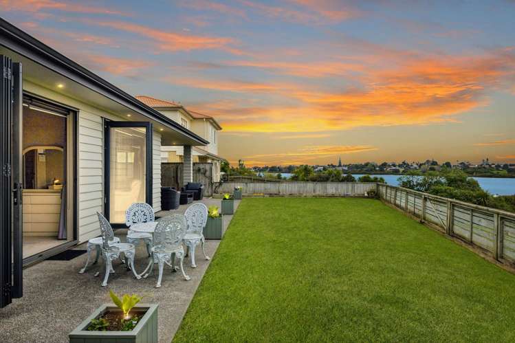 8 Brechin Place Wattle Downs_13